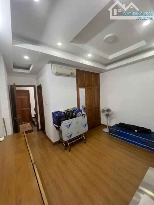 CHỈ 1 CĂN DUY NHẤT - HXH Nguyễn Văn Cừ - 4X15m - 4 Tầng - 2