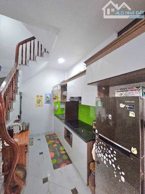 Nhà mới toanh 5 tầng Long Biên, vị trí trung tâm, full nội thất, gần ô tô, giá 5 tỷ+ - 2
