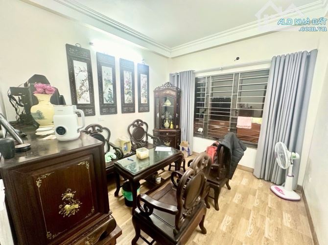 THẠCH BÀN. DÂN XÂY 40M2. LOANH QUANH 7TỶ. MONING VÀO NHÀ. SÁT PHỐ CỔ LINH CHỢ THẠCH BÀN. A - 2
