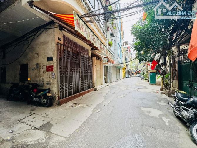 Bán Đất, Lô Góc-Ngõ 34 Hoàng Cầu (Nguyễn Phúc Lai) 71m2/ 4 Tầng/ MT 6.4m 22 Tỷ - 2