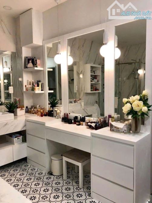 Bán nhà Căn Góc 2 Mặt Tiền Hoa Lan,P,2,Phú Nhuận; Dt; 4x16m2,Kc; 4 Tầng,Giá Bán 26 Tỷ 5,TL - 2
