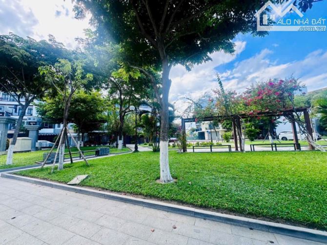 Đất KĐT VCN Phước Long 1  -------- - Đường C1, 60m2, ngang 6m Giá 6 Tỷ - Lô góc đường C1, - 2