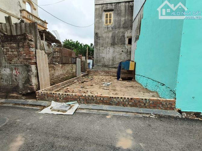 Nhỉnh 2 tỷ có lô đất đẹp sát trung tâm triển lãm quốc gia , cầu Tứ liên - 2