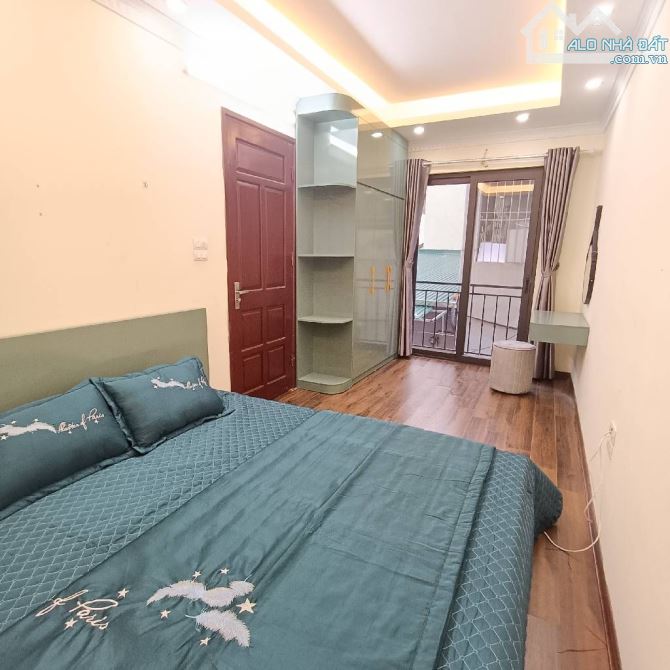 Nhà trung tâm Long Biên - Cách ô tô 5m - Sân cổng riêng - Chỉ nhỉnh 5 tỷ - 2