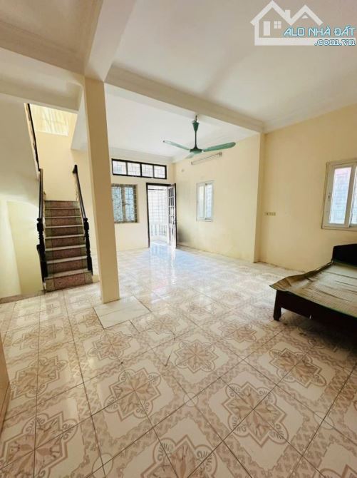Bán nhà ngõ 210 Đội Cấn, 8 tỷ 4, DT 40m, 5 tầng, mặt tiền 5m, ngõ nông 20m ra mặt phố - 2