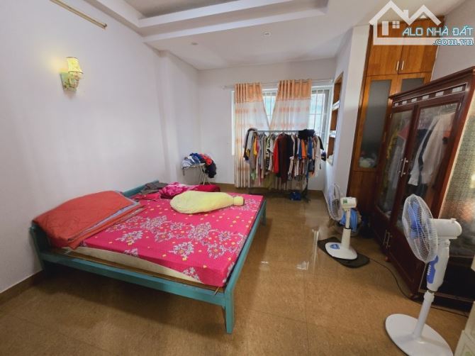 Bán nhà 3 Tầng MẶT TIỀN kinh doanh NGANG Khủng 7m,gần Siêu thị BigC Go Dĩ An - 2