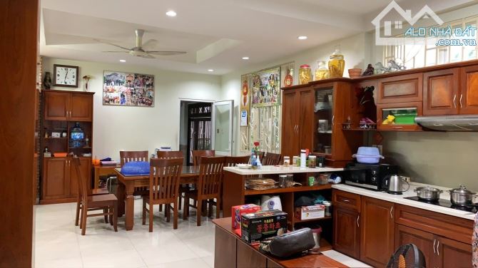 Bán biệt thự sân vườn góc 2MT đường Lam Sơn,Tân Bình, DT: 7x32m, giá chỉ 39 tỷ ~ 181 triệu - 2