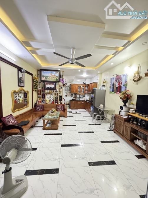 🏠 Bán nhà phố Tam Trinh 47m², 5 tầng, lô góc mặt tiền 5,2m giá chỉ 8,5 tỷ - 2