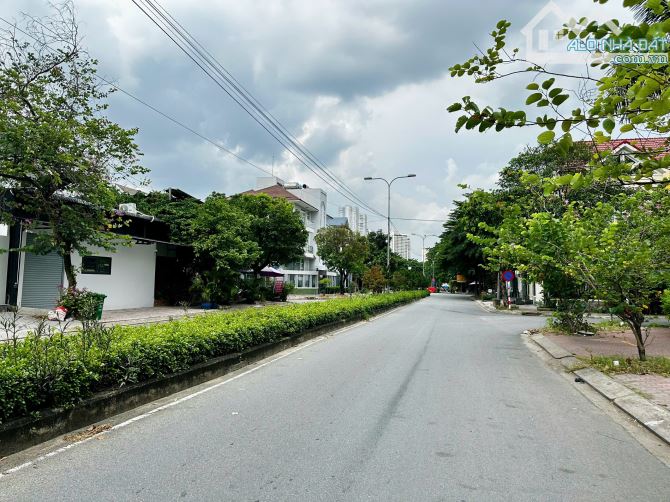 Biệt thự vô cùng đẹp góc 2 mặt tiền đường số 7 - An Phú - 10x20m - Kết cấu 4 tầng - 45 tỷ - 2