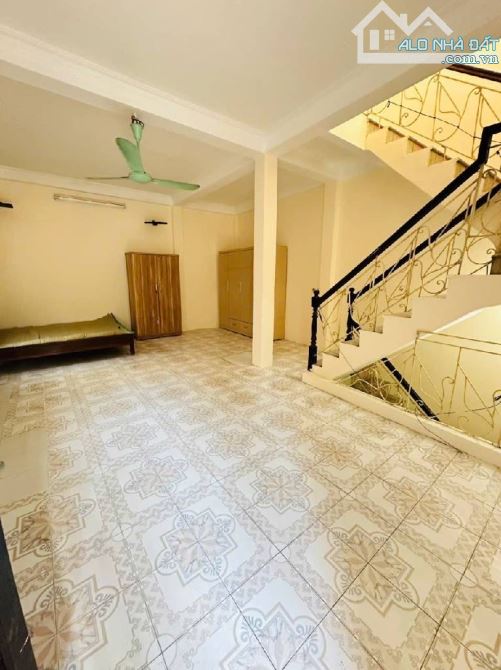 Đội Cấn, Ba Đình - Nhà dân xây gần phố - Sổ vuông nở hậu - 37m*5 tầng - Nhỉnh 8 tỷ - 2