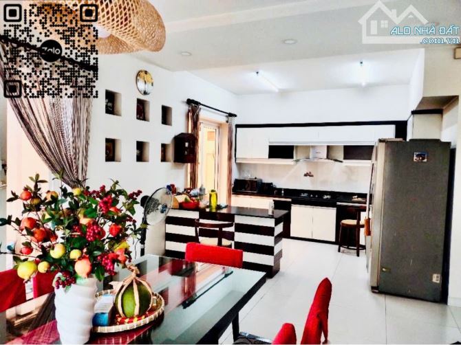 Biệt thự Tên Lửa - Đường số 7 - 10m x 19m - 3 tầng - 5PN rộng - Hồ cá Koi - 2