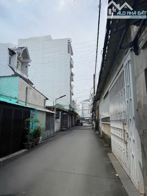 Nhà đưpj Quận Gò Vấp-Hẻm ô tô 5M-Sát MT Lê Đức Thọ-P13-106m2-6,7x16-2tầng-3PN - 2