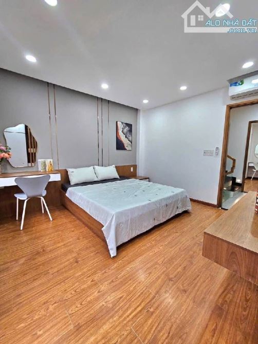 LÊN SÓNG SIÊU PHẨM NHÀ PHỐ 4 TẦNG KHU VIP MẶT TIỀN 5M. TRUNG TÂM GÒ VẤP - 2