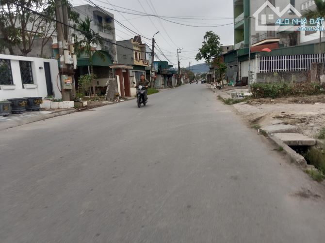 Đất toàn bộ thổ cư mặt đường Núi Gạc Yên Thanh -Uông Bí (15mx20m) Giá:2,5Tỷ - 2