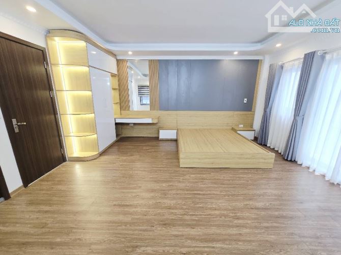 BÁN NHÀ THẠCH BÀN – 6 TẦNG THANG MÁY – GẦN Ô TÔ – 44m² – 9,5 TỶ - 2