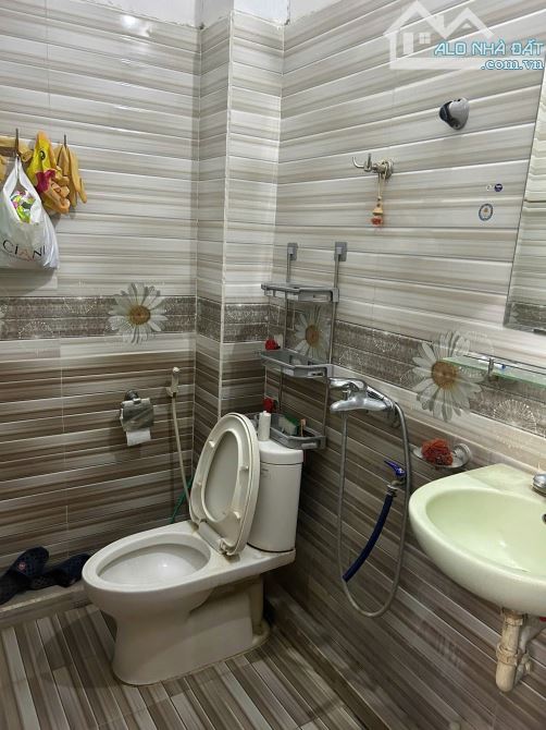Cho thuê nhà ngõ 11 Tô Hiệu, Phường Nguyễn Trãi, Hà Đông. DT 40 x 3 tầng, giá 10tr 6 - 2