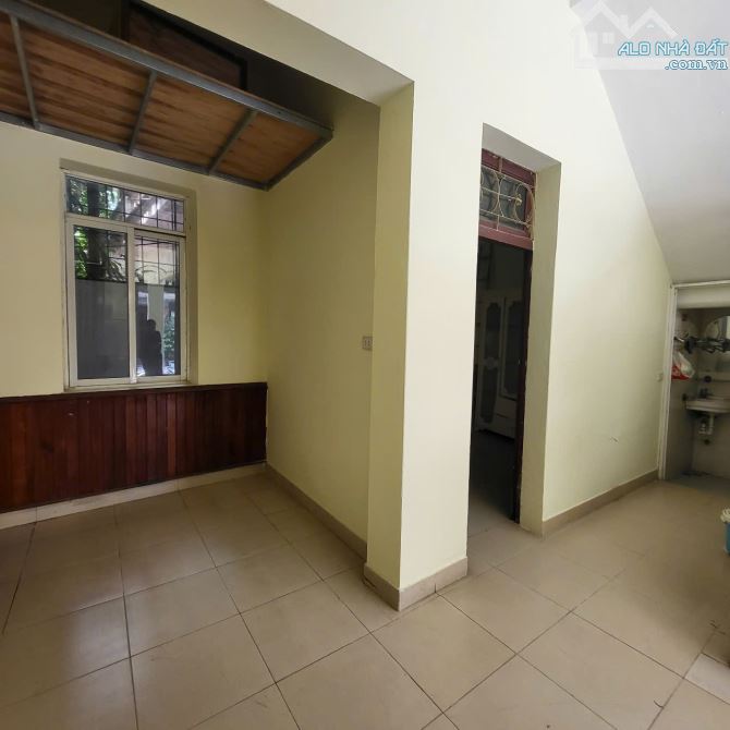 Cho thuê nhà nguyên căn tại 609 Lạc Long Quân,Tây Hồ. DT 60m x 4 tầng, giá 18tr - 2