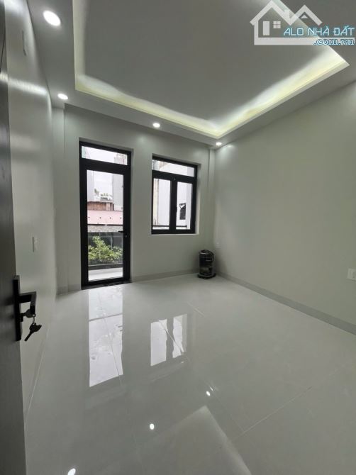 🏡B.án n.hà Lạc Long Quân - 39m2 - 5 T.ầng - HXH 10m - An Ninh , SHR - C.hỉ 10.5 T.ỷ 💵 ❤️ - 2