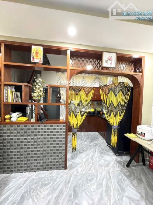 BÁN NHÀ QUẬN 4 MỚI 4 TẤM NGAY ĐH NGUYỄN TẤT THÀNH GÓC 2 MT GIÁ 5TỈ 1 DT 4*9 ĐẸP GIÁP Q1 - 2