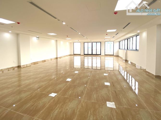 CHO THUÊ NHÀ MẶT PHỐ KHÚC THỪA DỤ CẦU GIẤY 180m2 x 2 tầng làm VĂN PHÒNG, GIẢI TRÍ - 2