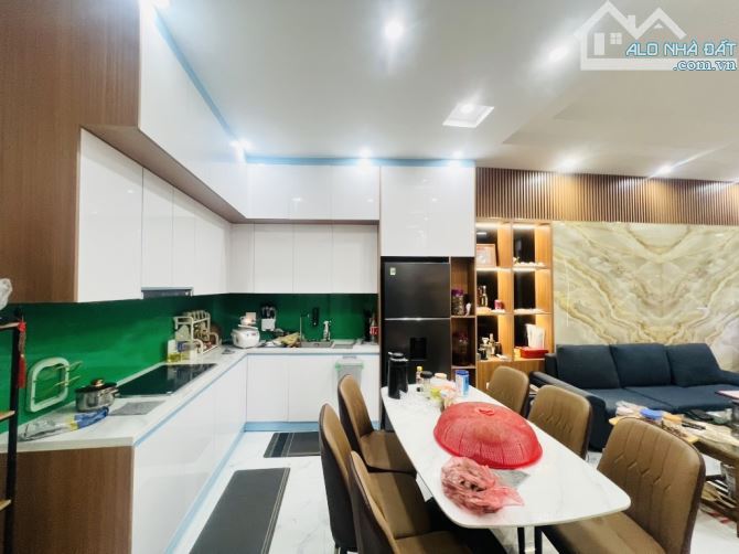 GIÁ NHỈNH 8 TỶ - BÁN NHÀ ĐẸP PHỐ THẠCH BÀN – LONG BIÊN - 2