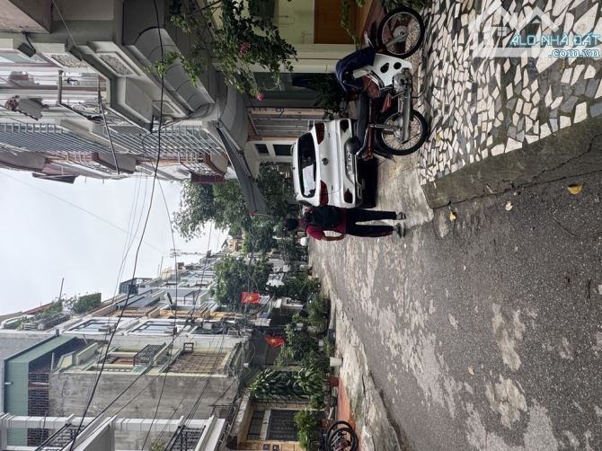 PHÂN LÔ Ô TÔ TRÁNH DỪNG ĐỖ NGÀY ĐÊM-VỈA HÈ RỘNG KHU ĐÔ THỊ ĐỀN LỪ CHỈ HƠN 12tỷ - 3