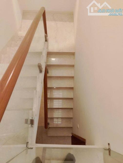 HẺM XE HƠI ĐẠI LỘ TRẦN HƯNG ĐẠO  NGANG 4.5 X 14 ĐÚC BÊ TÔNG Q1  DƯỚI 300 TRIỆU M2 - 3
