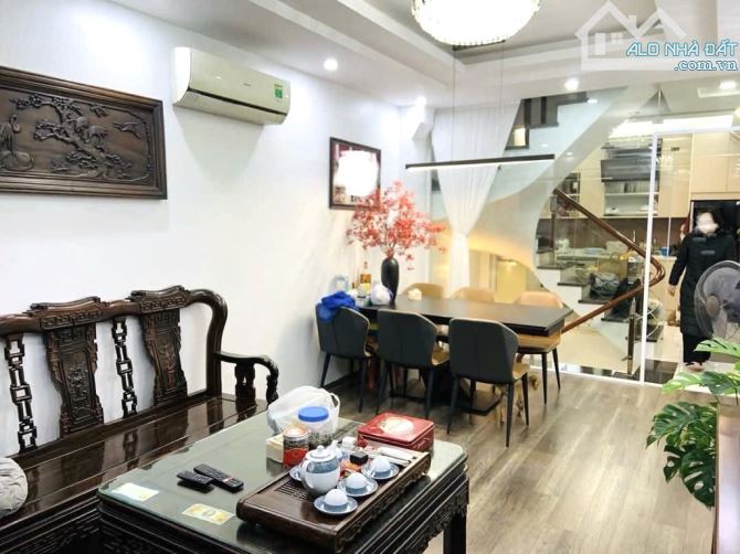 🏡 TRUNG TÂM CẦU GIẤY – Ô TÔ ĐỖ CỬA – NHÀ ĐẸP DÂN XÂY TỈ MỈ 40M x 5tầng - 3