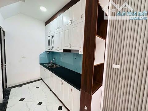 NHÀ MỚI KÍNH KONG - OTO ĐỖ CỬA - SÂN CHƠI RỘNG THOÁNG - 3