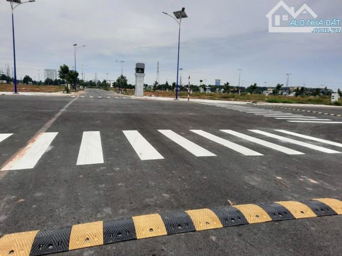 Đất mặt tiền trục đường Tôn Đức Thắng - 100m2. Giá rẻ - 1