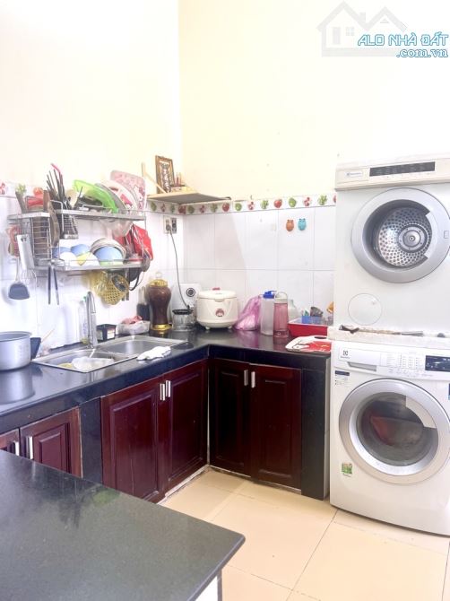 Bán nhà HXH Huỳnh Tấn Phát Quận 7 3 tầng 5PN 4x18 nở hậu, nhỉnh 6 tỉ - 3
