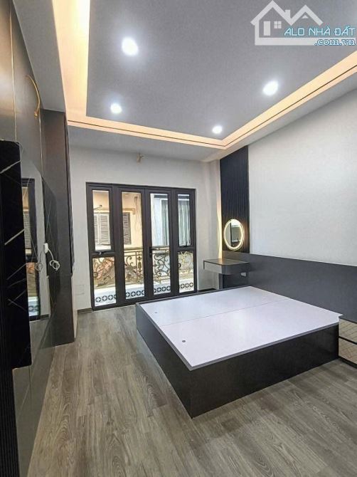 Siêu phẩm Cổ Nhuế - Mặt ngõ thẳng, thông, thoáng - Ô tô đỗ cửa - Cách mặt phố chỉ 20m - Th - 3