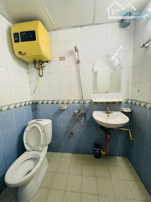 Cho thuê căn hộ tập thể tầng 1 đường Hoàng Ngọc Phách, 80m2, 2 phòng ngủ, 10 triệu/tháng - 3