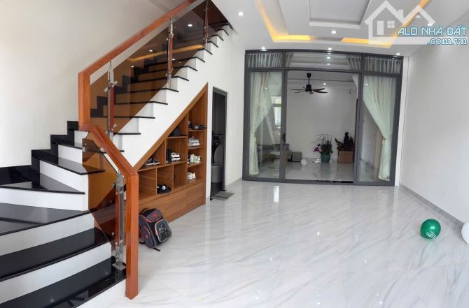 NHÀ 3 TẦNG ĐƯỜNG THÔNG GẦN TRƯỜNG HOÀNG VIỆT: GIÁ 3.77 tỷ - 3