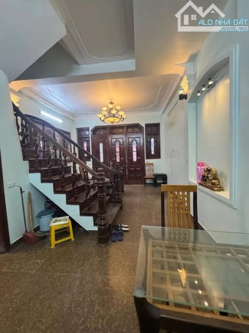 BÁN NHÀ NGUYỄN KHANG YÊN HOÀ CẦU GIẤY DT 45M 5 TẦNG NGÕ NÔNG GẦN PHỐ Ở LUÔN GIÁ 10.6 TỶ