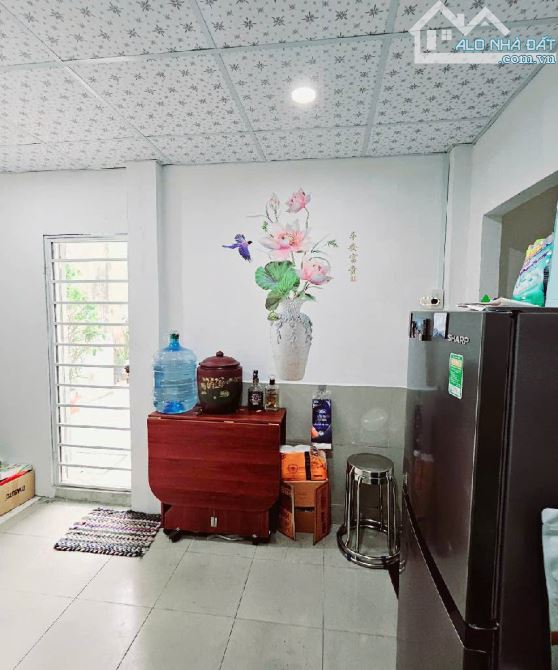 🌹Quốc lộ 1A ,BHH B, Bình Tân. DT 4 x 14, cấp 4. Giá 2,85 tỷ TL.  Mô tả: - Nhà mới sửa 2 P - 3