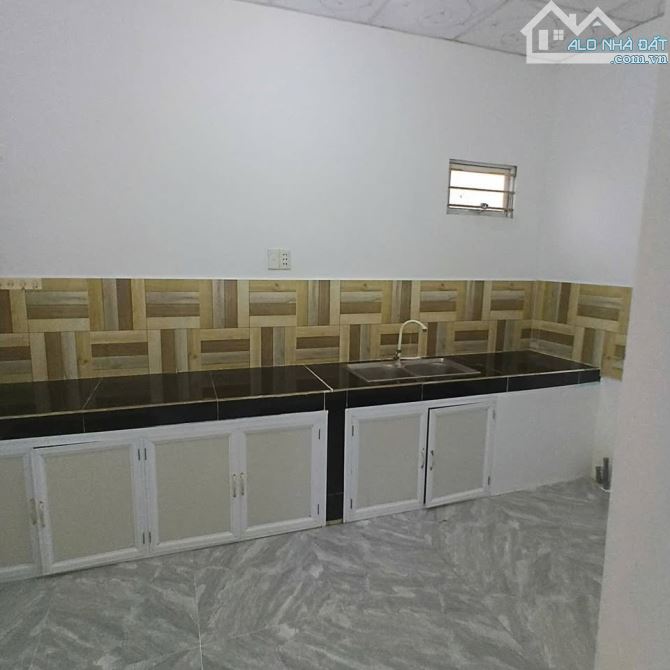 Cần bán gấp căn nhà ở 1/ Đ. Tân Hiệp 18 , Hóc Môn 94m2 - Sổ hồng riêng - giá 870tr - 3