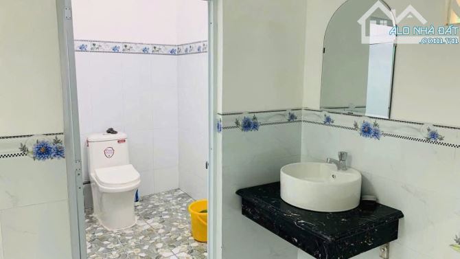 nhà và đất 151m2. 1 p khách 3 p ngủ. 1,03 tỷ - 3