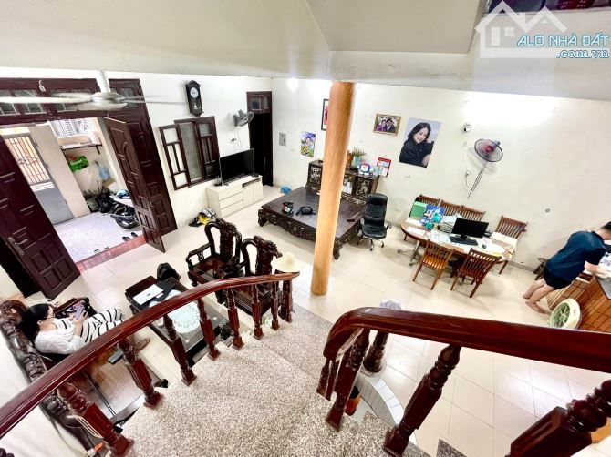 Chủ cần bán gấp , nhà dân xây Đại Mỗ, nằm  trong kdt viglacera Đại Mỗ . 70M . 16,4 tỷ - 3