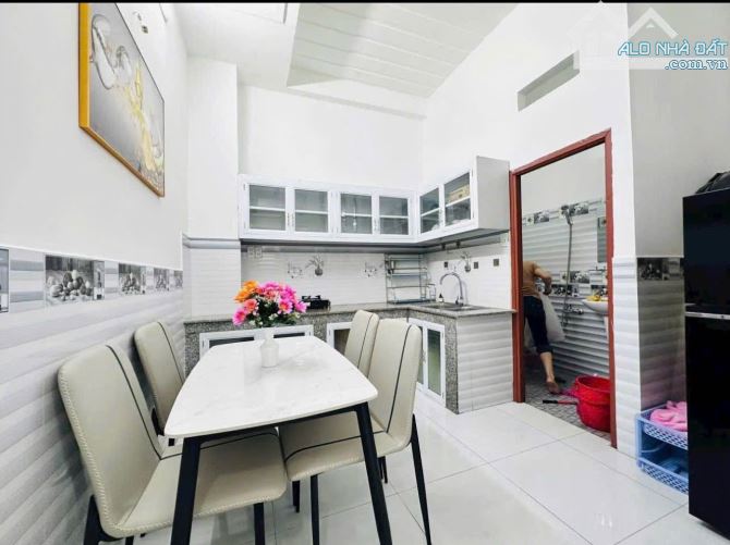 Chốt Gấp Căn Nhà Đẹp 2 Tầng, Gần Chợ Phạm Văn Hai, Tân Bình - SHR - 2 Tỷ 190/43m2 - 3