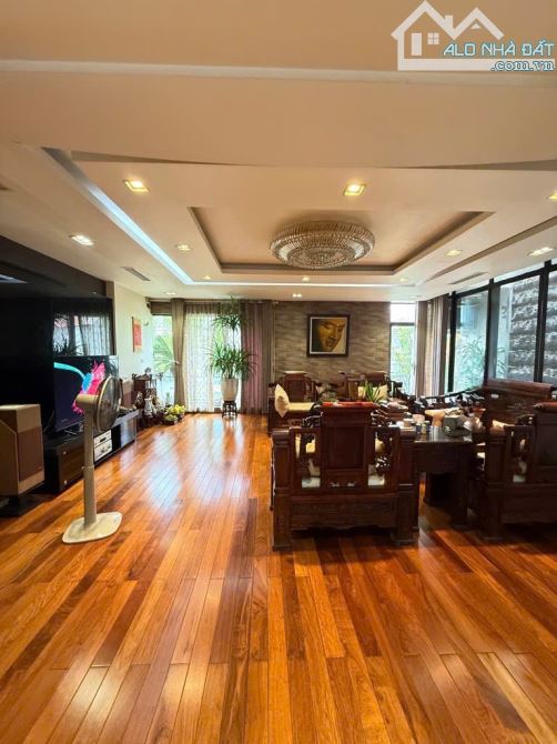 - HOÀNG QUỐC VIỆT - PHÂN LÔ Ô TÔ TRÁNH - KINH DOANH - 1 NHÀ RA PHỐ - Ô TÔ VÀO NHÀ - DT 70 - 3