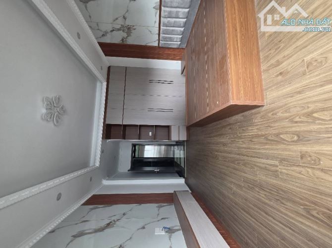 Bán nhà Long Biên - chân cầu Trần Hưng Đạo - gara ô tô thang máy - 6 tầng - 38m - 12.9 tỷ - 3