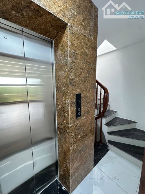 Bán nhà mới tinh, 5 tầng thang máy xịn, oto đỗ trước cửa, 2 mặt thoáng vĩnh viễn, gần phố. - 3