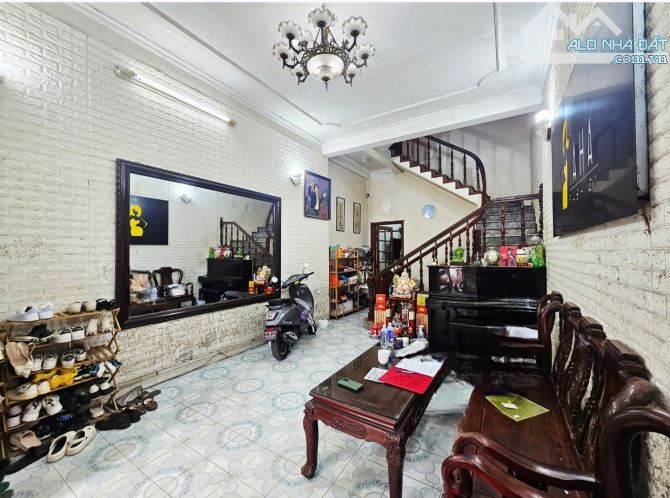 NGUYỄN KHANG - CẦU GIẤY- NHÀ 4 TẦNG - MT 4.3M - THỬA VUÔNG A4 - Ô TÔ ĐỖ CỬA - CHỈ 18 TỶ - 3