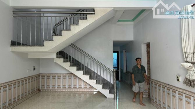 BÁN ĐẤT TẶNG NHÀ 2 TẦNG - SÁT KHU CN 3 - CÁCH KHU CN NỘI BÀI 1KM - CÁCH SÂN BAY NỘI BÀI 1K - 3
