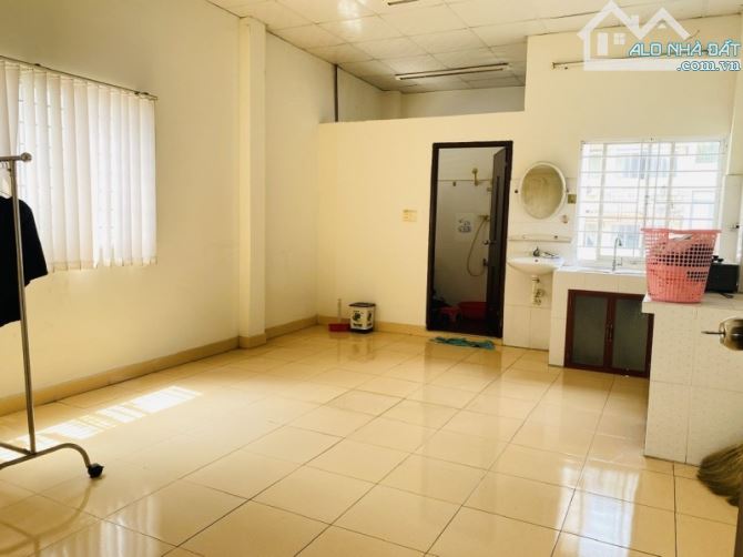 Giảm 5 tỷ Gấp Bán nhà mặt tiền Nguyễn Văn Cừ, Quận 5 - 186m2 (4.4 x 46m) đối diện Quận 1 - 3