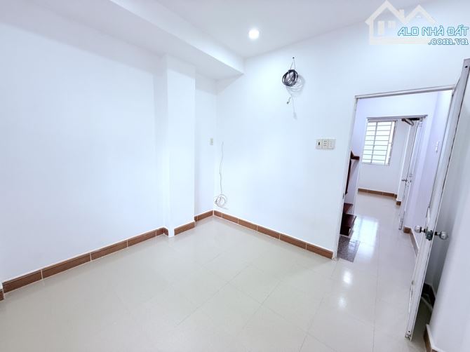 3 tầng Đúc Nguyễn Văn Khối 3.2 tỷ. 27m2 3PN xe hơi đỗ cửa - 3