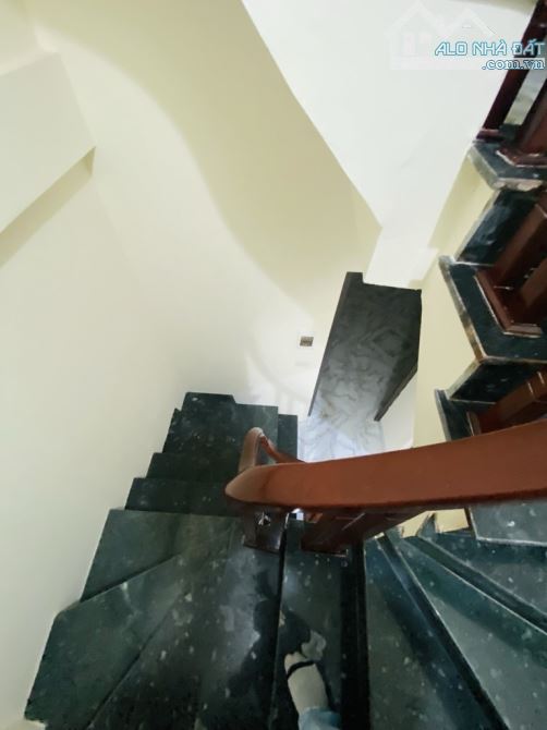 Nhà trung tâm Long Biên - Cách ô tô 5m - Sân cổng riêng - Chỉ nhỉnh 5 tỷ - 3