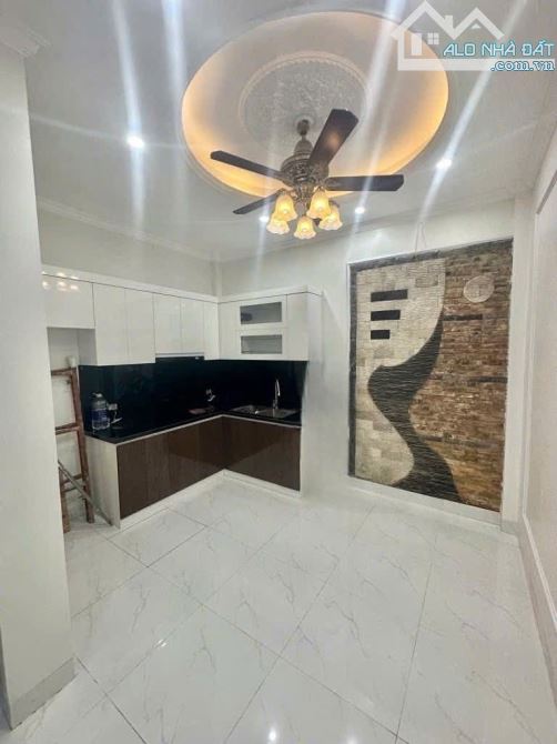CẦN BÁN NHÀ NGÕ 1008 ĐƯỜNG LÁNG- 40M2- 5 TẦNG- MT 4M- GIÁ 10.2 TỶ - 3