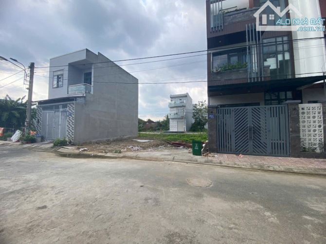 Bán đất mặt tiền Đường 244 sát Dương Đình Hội, phường TNPB, Q9.  - 110m2 ngang 5.65m - 3